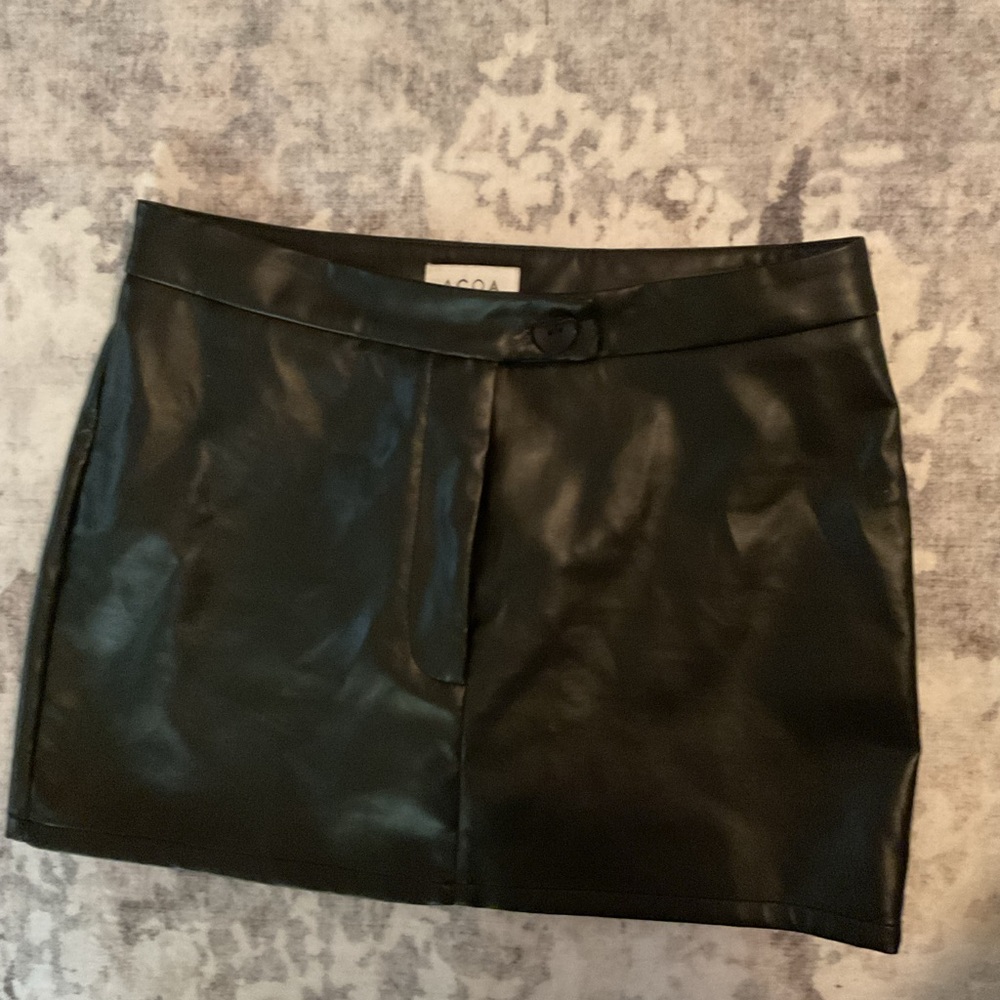 Chic Black Faux Leather Mini Skirt